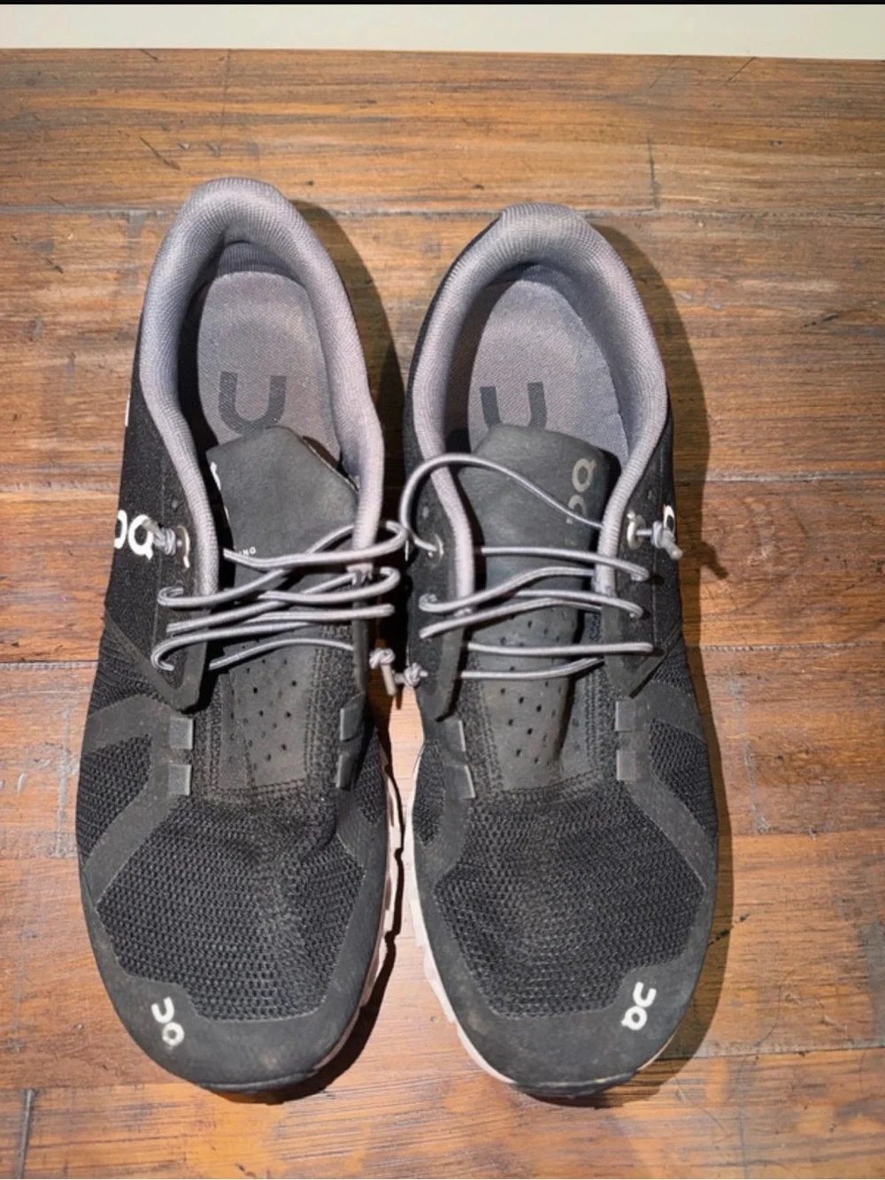 On Running women’s Cloud Running Shoes - Black size 8